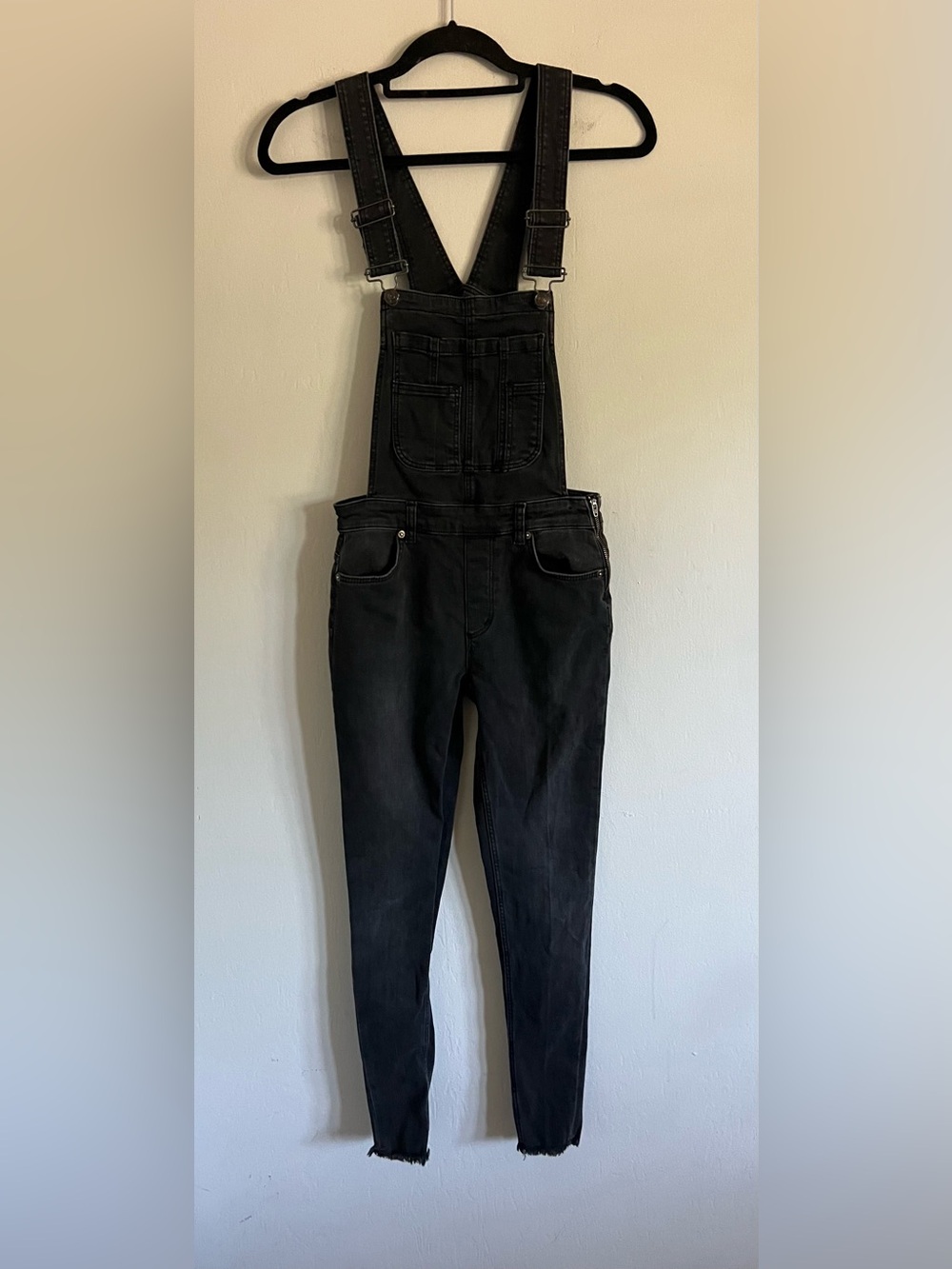 Free People Lexden Skinny Raw Hem Overalls Black Sz 26 - Picture 2 of 9